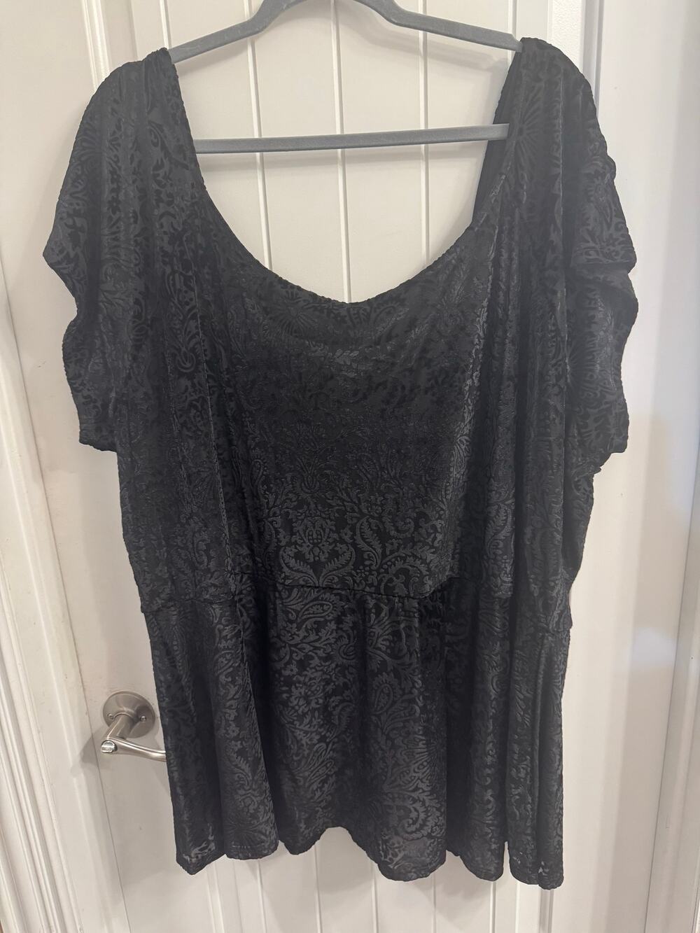 Torrid Size 2 (18/20) Black Velvet Jacquard Damask Top